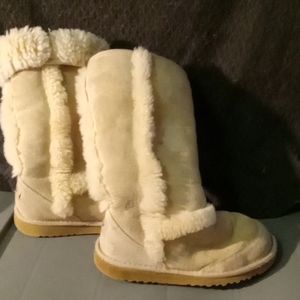 UGG BOOTS  LIGHT BEIGE TALL SUNDANCE  GIRLS SIZE 2